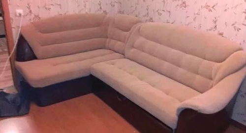 Перетяжка углового дивана. Кузьмоловский